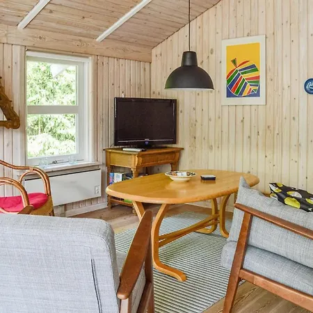 2 Bedroom Lovely In Дом отдыха Себю