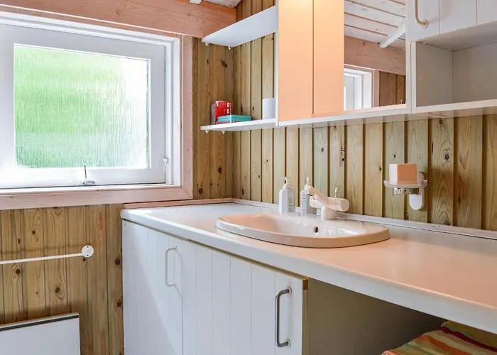 2 Bedroom Lovely In Дом отдыха *