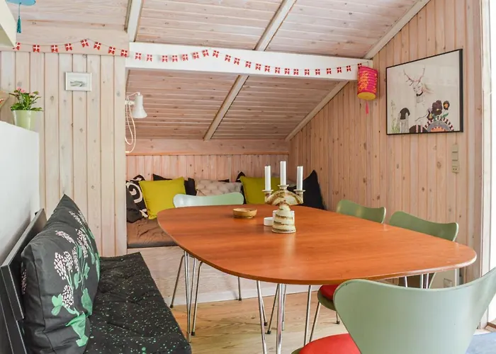 2 Bedroom Lovely In Себю